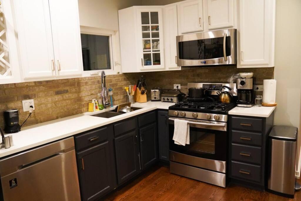 시카고 Nice And Cozy. Sleeps 5. 아파트 외부 사진