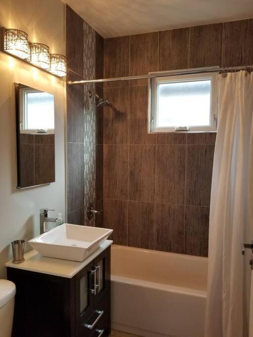 시카고 Nice And Cozy. Sleeps 5. 아파트 외부 사진